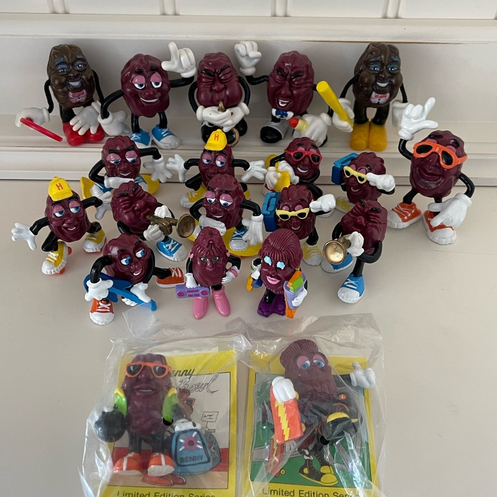 Vintage Hardee's California Raisins Figures
Different Sizes -Lot of 20 - All VGC